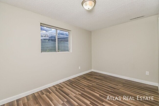 Building Photo - 4885 Artistic Cir