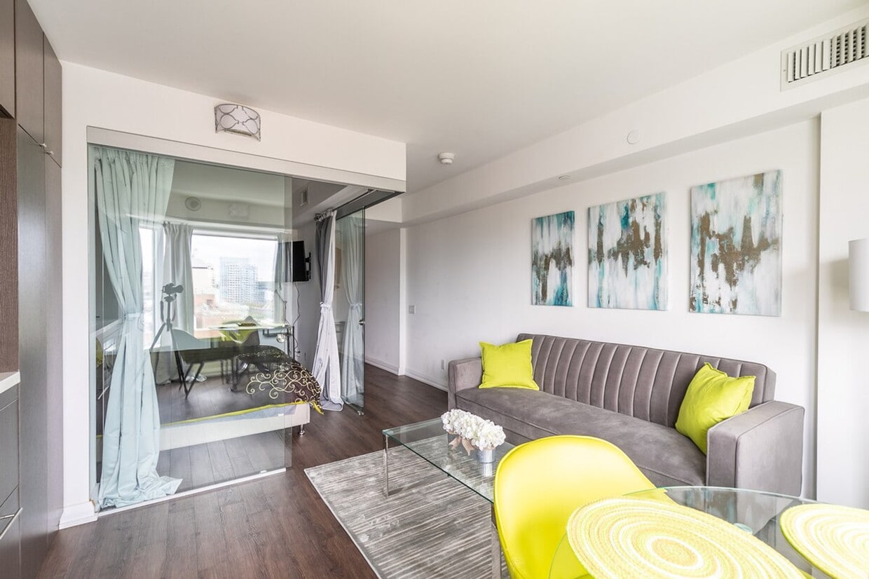 Photo principale - 16 Hazelton Ave