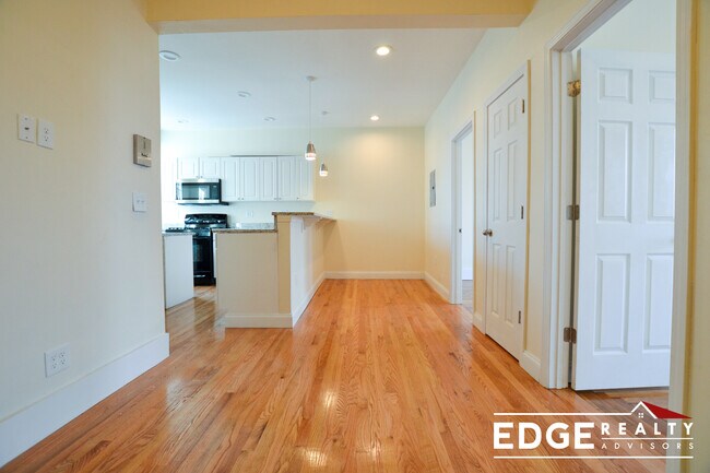 Building Photo - 1872 Commonwealth Ave