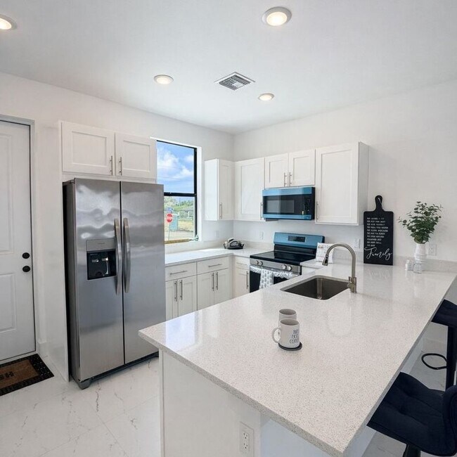 Foto del edificio - 2416 Xelda Ave N