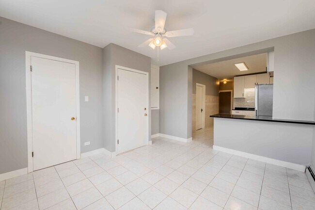 Foto del edificio - 7041 W Addison St