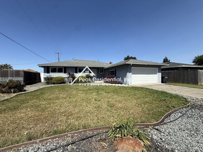 Foto del edificio - A Charming 3bd/2ba Sacramento House with Fenced Backyard