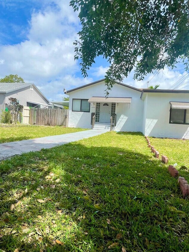 Foto principal - 4257 NW 3rd St