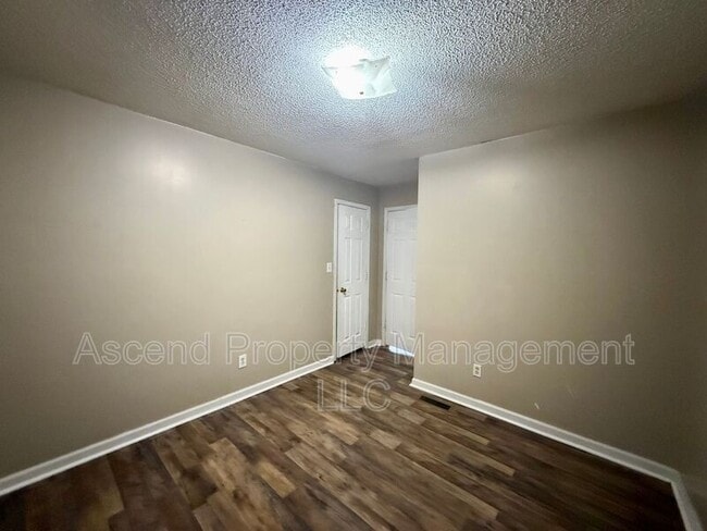 Building Photo - 2705 NW Georgetown Dr