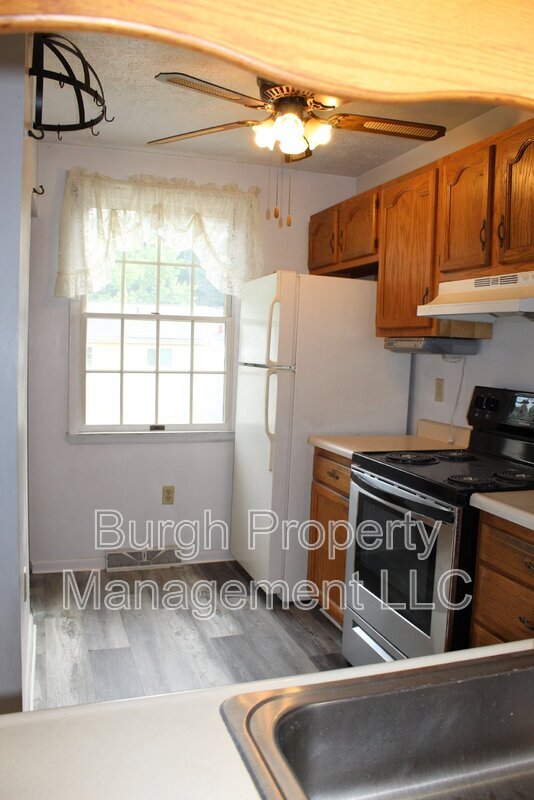 Building Photo - 501 Tyler Dr