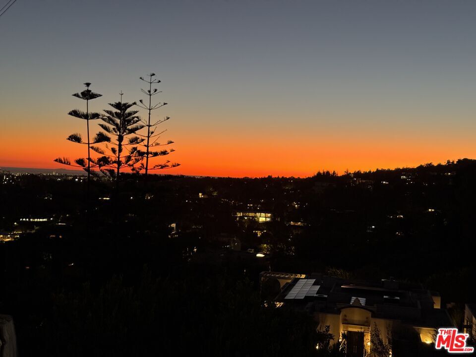 Foto del edificio - 9920 Beverly Grove Dr