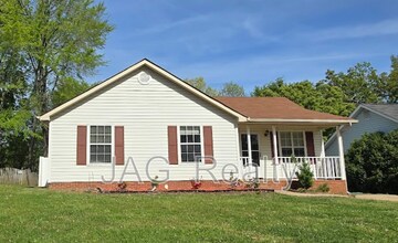 Building Photo - 3821 Rosedown Dr