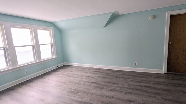 Building Photo - 489 Orchard Ave