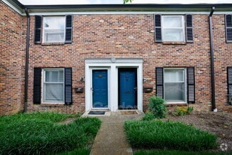 Building Photo - 5025 Hillsboro Dr