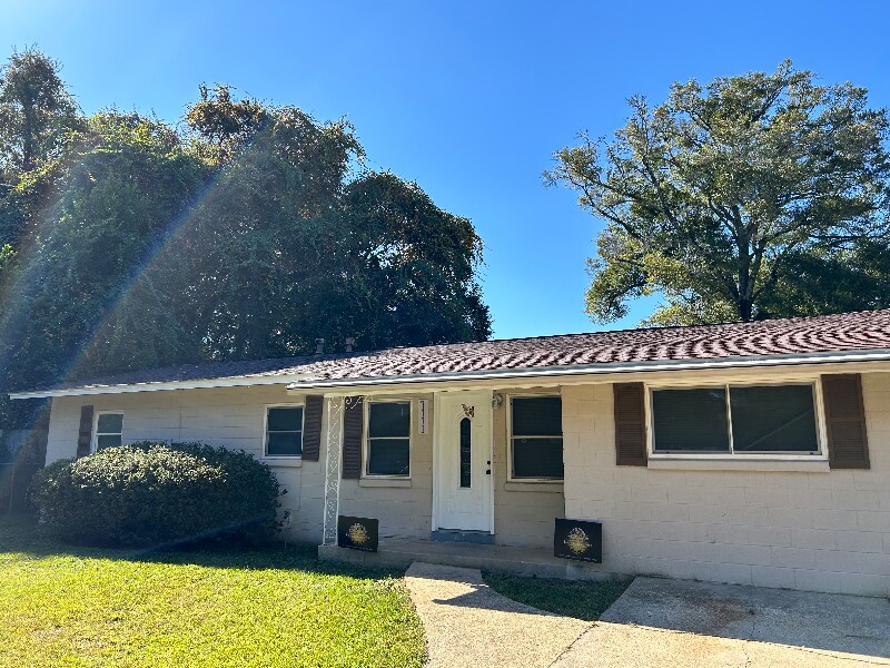 Foto principal - 7111 Dale St