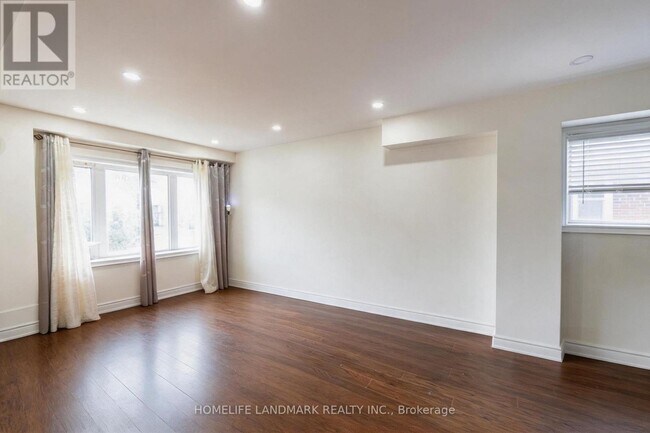 Building Photo - 19 Balaclava Dr
