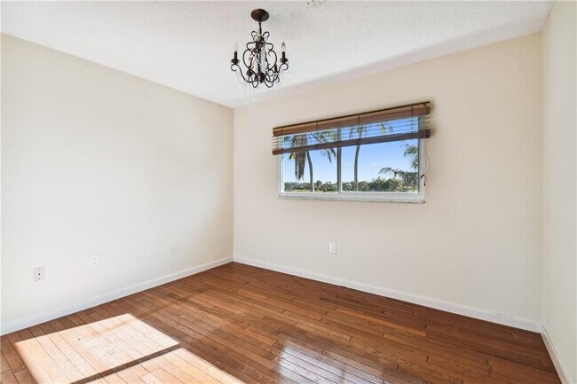 Foto del edificio - 541 NW 205th Ave