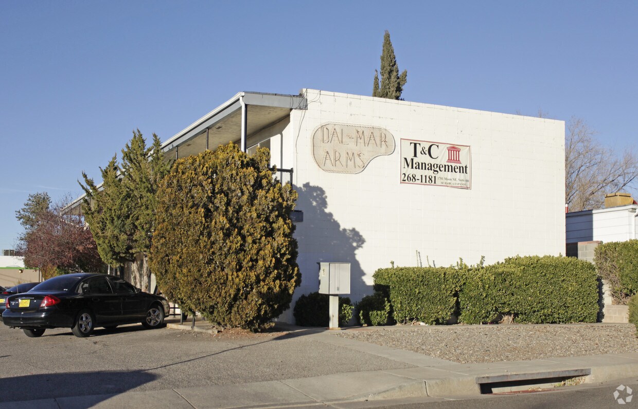 Foto del edificio - 1800 Carlisle Blvd NE