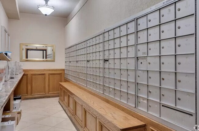 Foto del edificio - 4180 N Marine Dr