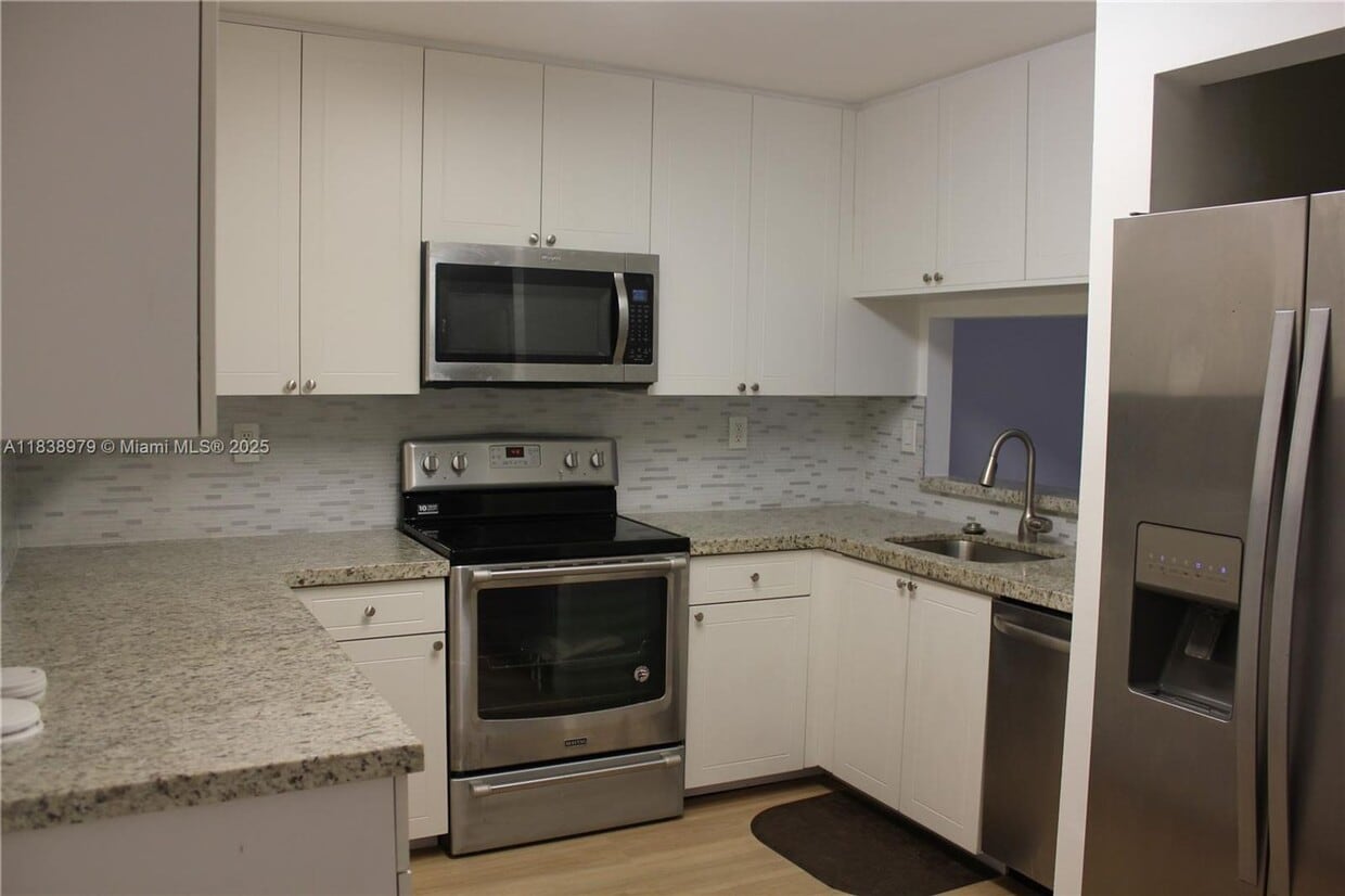 Primary Photo - 20145 NE 3rd Ct