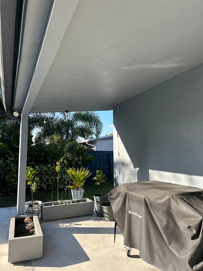 Building Photo - 16231 SW 99th Ct