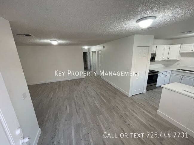 Building Photo - UPSTAIRS 3 BEDROOM 2 BATH WITH 1 CAR GARAGE