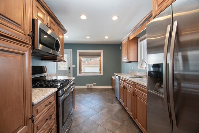 Building Photo - 131 S Lodge Ln