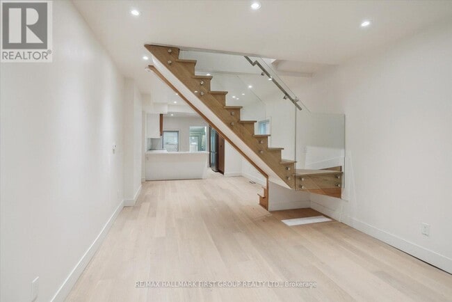 Photo du bâtiment - 285 Rhodes Ave