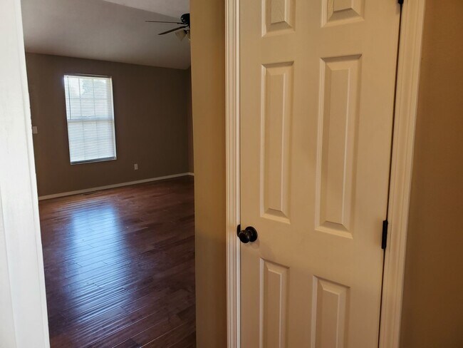 Foto del edificio - 3 Bedroom Home in South Springfield