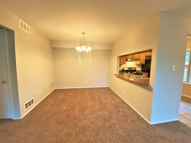 Building Photo - 707A Harwood Ct