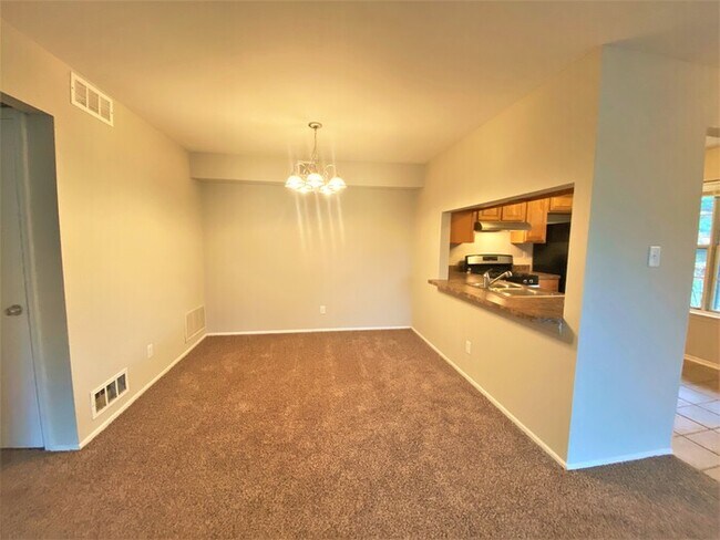 Foto del edificio - 707A Harwood Ct