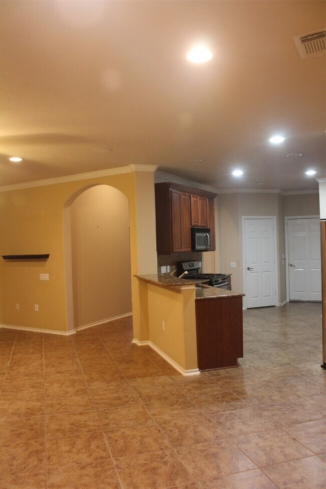 Building Photo - 111 W Kentwick Pl