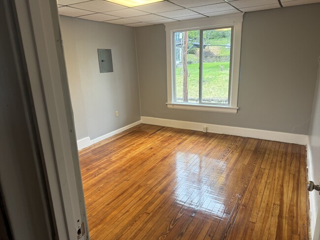 Building Photo - 216 Watson Ave