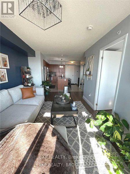 Photo du bâtiment - 830 Lawrence Ave W