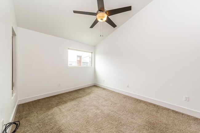 Building Photo - Modern Luxurious Lafayette Townhome for Rent (Right Across From the Oil Center)!