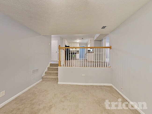 Building Photo - 718 Post Rd Ln