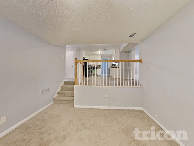 Foto del edificio - 718 Post Rd Ln