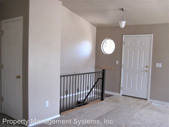Building Photo - 5742 Mirror Lake Dr