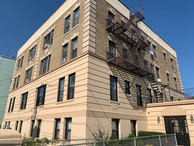 Foto del edificio - 44 Franklin Ave
