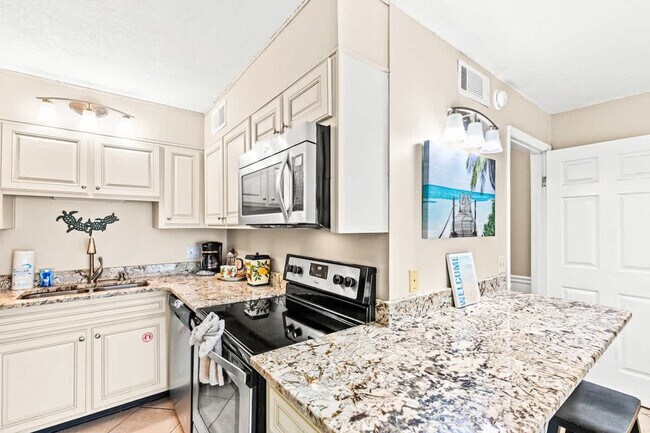 Building Photo - 8743 Thomas Dr