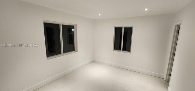 Foto del edificio - 9516 Abbott Ave