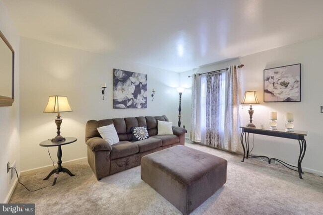 Foto del edificio - 6 Tiffany Ln