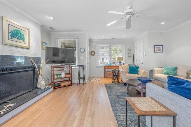 Building Photo - North End