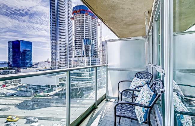 Photo du bâtiment - 18 Yonge St