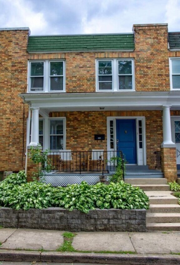 Primary Photo - 555 Burrowes Ave