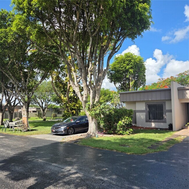 Building Photo - 7412 SW 105th Pl