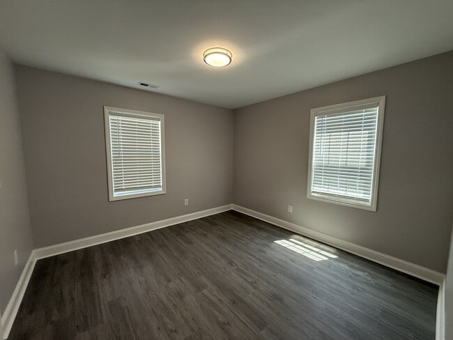Foto del edificio - 251 Booth Ave