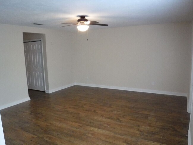 Foto del edificio - 2308 Sylvan Ct