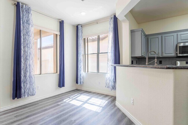 Building Photo - 8556 Barkeria Ct