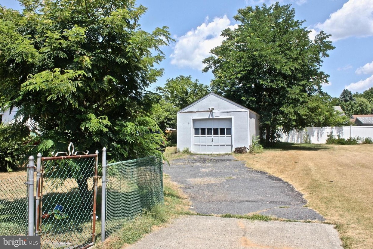 40 Oriental Ave, Pennsville, NJ 08070 House Rental in Pennsville, NJ