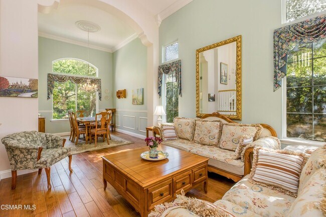 Foto del edificio - 6285 Deerhill Rd