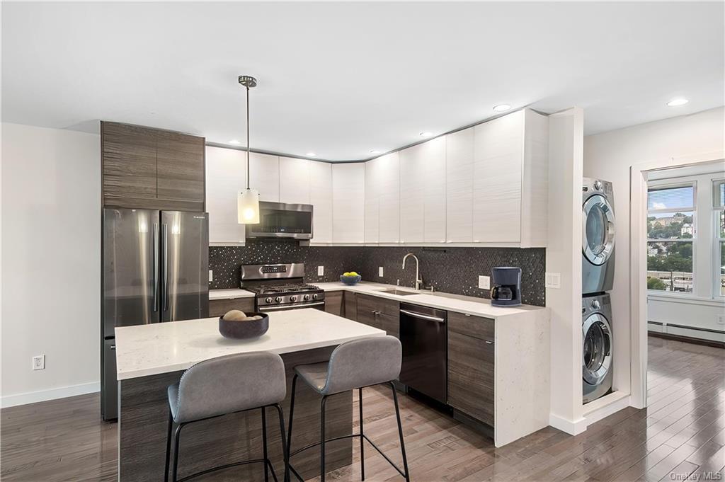 43 Clarendon Ave, Yonkers, NY 10701 Room for Rent in Yonkers, NY