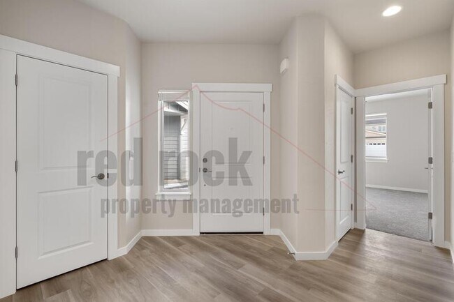 Foto del edificio - 1326 N Tschirley Rd