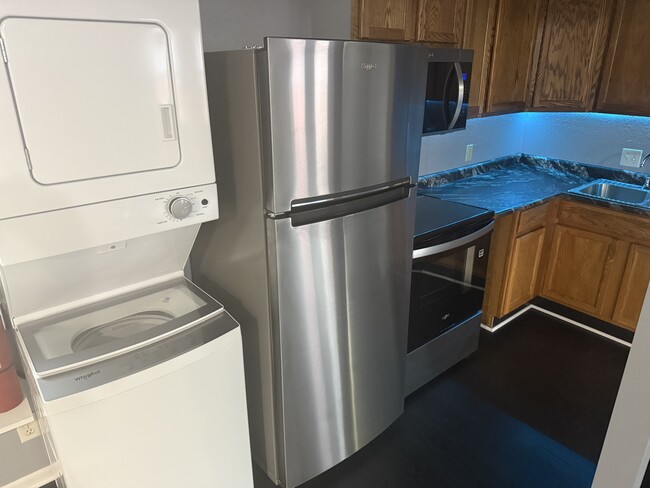 Building Photo - 524 E Grand Ave