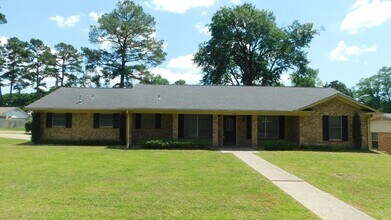 Building Photo - 905 David Dr